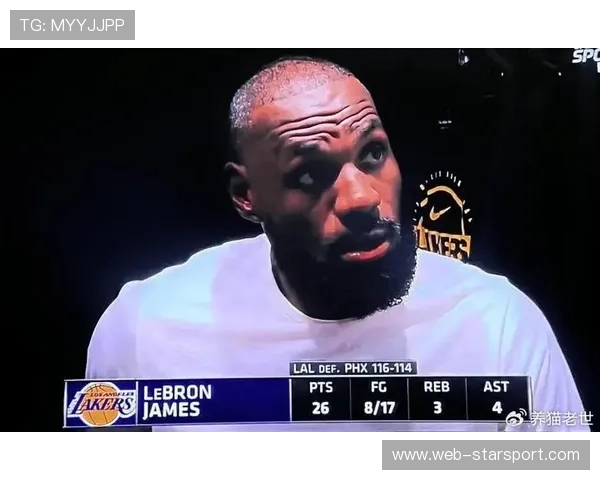 詹姆斯教训少年球员的片段被赞为“最佳导师时刻” 詹姆斯教训少年球员的片段被赞为“最佳导师时刻”